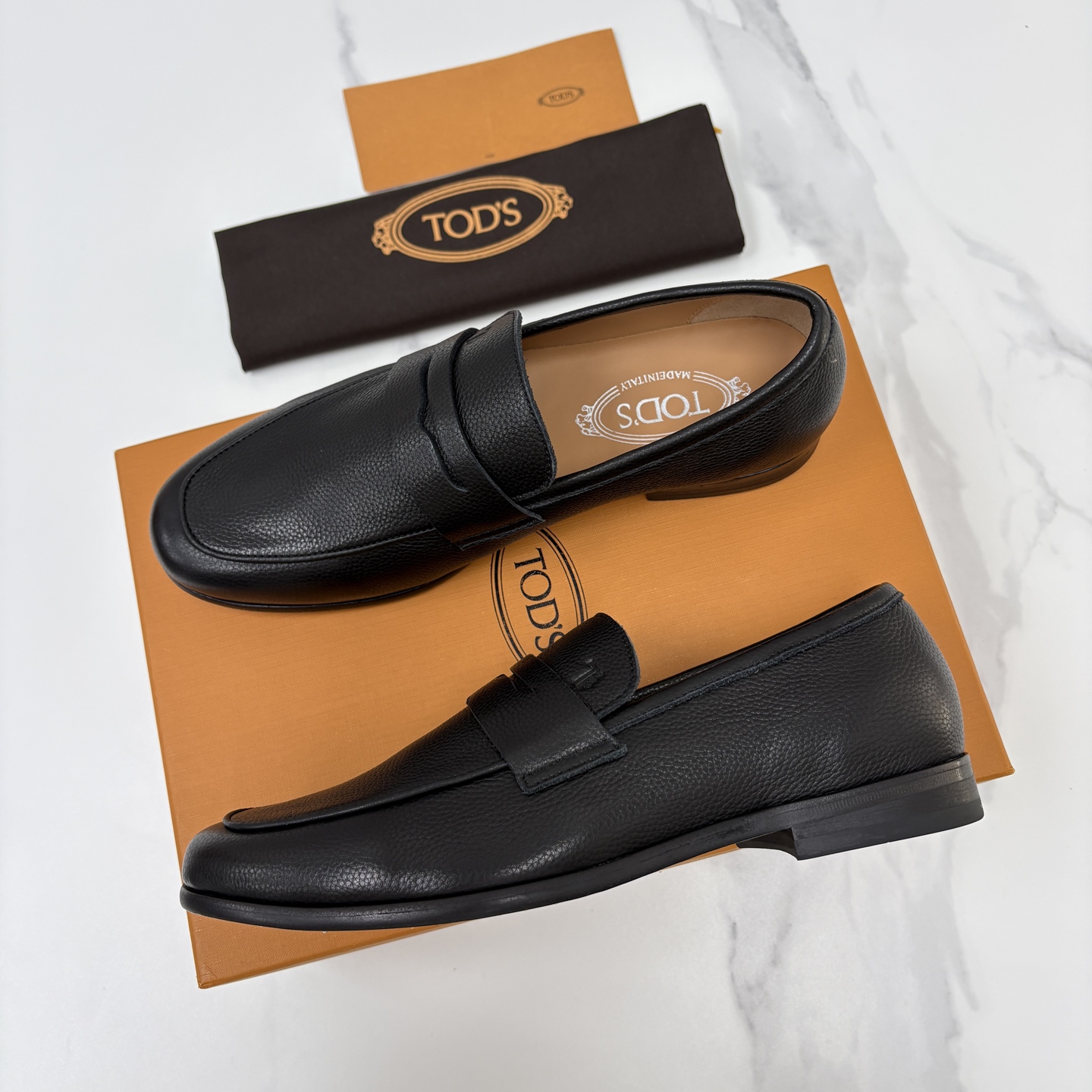 💋💍TOD*S 新品  托德-斯  皮革乐福鞋  官方   6,180   本款乐福鞋以柔软反牛皮革/牛皮/开边珠制成，