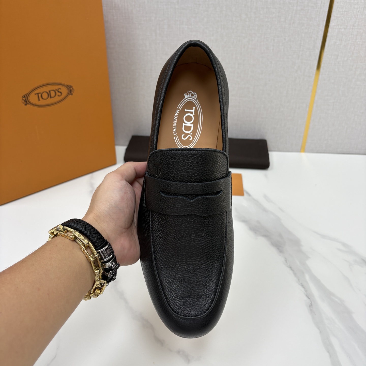 💋💍TOD*S 新品  托德-斯  皮革乐福鞋  官方   6,180   本款乐福鞋以柔软反牛皮革/牛皮/开边珠制成，