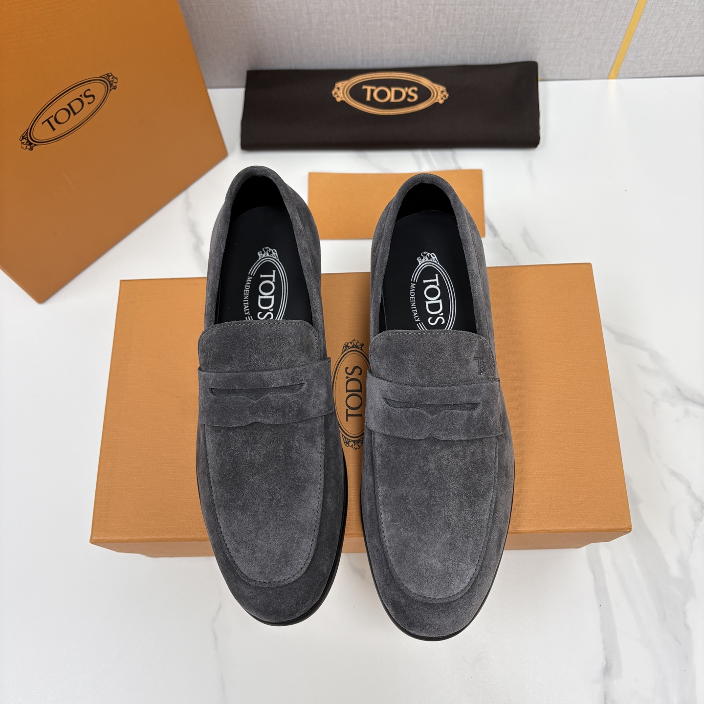 💋💍TOD*S 新品  托德-斯  皮革乐福鞋  官方   6,180   本款乐福鞋以柔软反牛皮革/牛皮/开边珠制成，