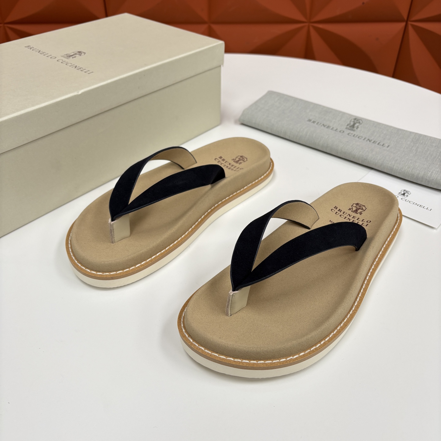 💋💍BC家  新品凉拖鞋 Brunell* Cucinell*  官方 5,700  考究的材料精美了这款夏季男士休闲街