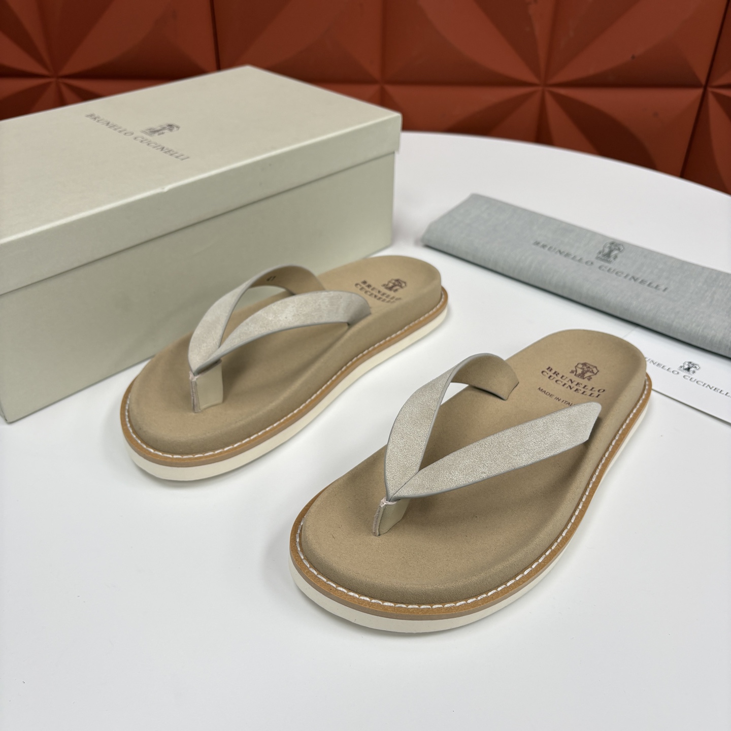 💋💍BC家  新品凉拖鞋 Brunell* Cucinell*  官方 5,700  考究的材料精美了这款夏季男士休闲街