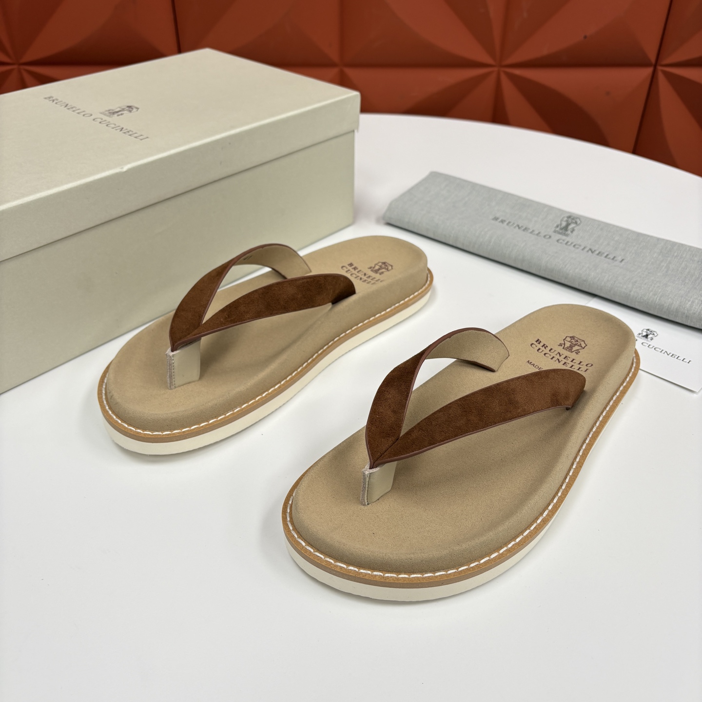 💋💍BC家  新品凉拖鞋 Brunell* Cucinell*  官方 5,700  考究的材料精美了这款夏季男士休闲街