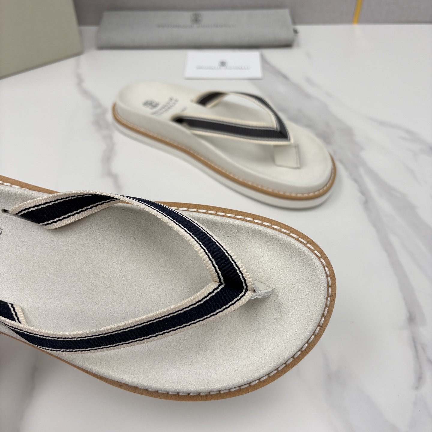 💋💍BC家 新品凉拖鞋 Brunell* Cucinell* 官方 5,700 考究的材料精美了这款夏季男士休闲街 💋💍BC家 新品凉拖鞋 Brunell* Cucinell* 官方 5,700 考究的材料精美了这款夏季男士休闲街
