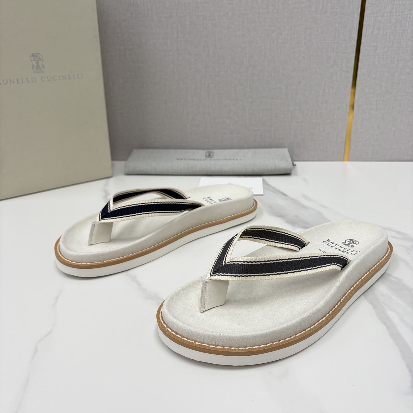 💋💍BC家 新品凉拖鞋 Brunell* Cucinell* 官方 5,700 考究的材料精美了这款夏季男士休闲街 💋💍BC家 新品凉拖鞋 Brunell* Cucinell* 官方 5,700 考究的材料精美了这款夏季男士休闲街