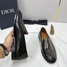 💋💍CD家新品 DIO* TIMELESS 乐福鞋皮鞋 官方 8,600 这款乐福鞋体现经典的优雅气质。采 💋💍CD家新品 DIO* TIMELESS 乐福鞋皮鞋 官方 8,600 这款乐福鞋体现经典的优雅气质。采