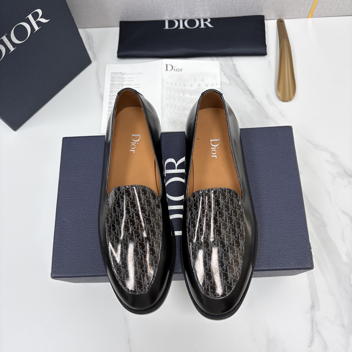 💋💍CD家新品   DIO* TIMELESS 乐福鞋皮鞋   官方   8,600  这款乐福鞋体现经典的优雅气质。采