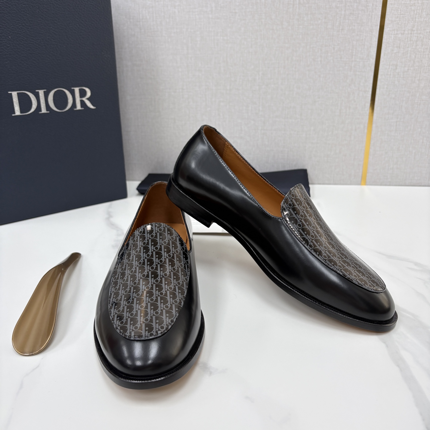 💋💍CD家新品 DIO* TIMELESS 乐福鞋皮鞋 官方 8,600 这款乐福鞋体现经典的优雅气质。采 💋💍CD家新品 DIO* TIMELESS 乐福鞋皮鞋 官方 8,600 这款乐福鞋体现经典的优雅气质。采