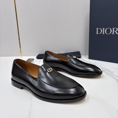 💋💍CD家新品 DIO* TIMELESS 乐福鞋皮鞋 官方 8,600 这款乐福鞋体现经典的优雅气质。采 💋💍CD家新品 DIO* TIMELESS 乐福鞋皮鞋 官方 8,600 这款乐福鞋体现经典的优雅气质。采