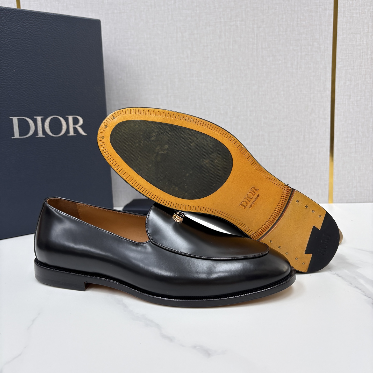 💋💍CD家新品 DIO* TIMELESS 乐福鞋皮鞋 官方 8,600 这款乐福鞋体现经典的优雅气质。采 💋💍CD家新品 DIO* TIMELESS 乐福鞋皮鞋 官方 8,600 这款乐福鞋体现经典的优雅气质。采