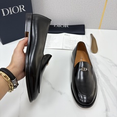 💋💍CD家新品 DIO* TIMELESS 乐福鞋皮鞋 官方 8,600 这款乐福鞋体现经典的优雅气质。采 💋💍CD家新品 DIO* TIMELESS 乐福鞋皮鞋 官方 8,600 这款乐福鞋体现经典的优雅气质。采
