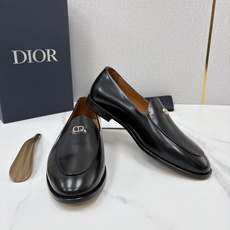 💋💍CD家新品 DIO* TIMELESS 乐福鞋皮鞋 官方 8,600 这款乐福鞋体现经典的优雅气质。采 💋💍CD家新品 DIO* TIMELESS 乐福鞋皮鞋 官方 8,600 这款乐福鞋体现经典的优雅气质。采