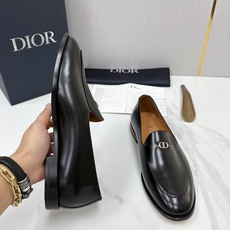 💋💍CD家新品 DIO* TIMELESS 乐福鞋皮鞋 官方 8,600 这款乐福鞋体现经典的优雅气质。采 💋💍CD家新品 DIO* TIMELESS 乐福鞋皮鞋 官方 8,600 这款乐福鞋体现经典的优雅气质。采