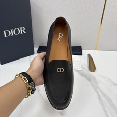 💋💍CD家新品 DIO* TIMELESS 乐福鞋皮鞋 官方 8,600 这款乐福鞋体现经典的优雅气质。采 💋💍CD家新品 DIO* TIMELESS 乐福鞋皮鞋 官方 8,600 这款乐福鞋体现经典的优雅气质。采