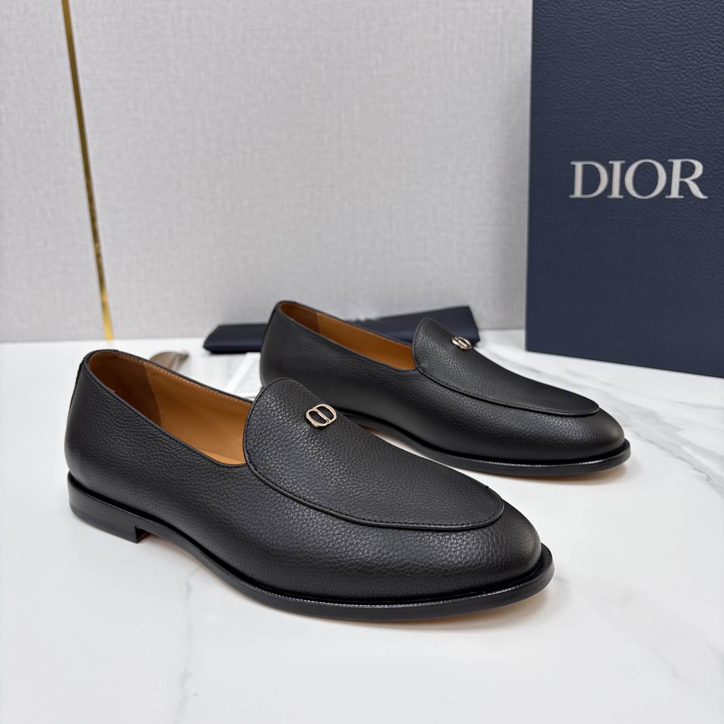 💋💍CD家新品 DIO* TIMELESS 乐福鞋皮鞋 官方 8,600 这款乐福鞋体现经典的优雅气质。采 💋💍CD家新品 DIO* TIMELESS 乐福鞋皮鞋 官方 8,600 这款乐福鞋体现经典的优雅气质。采