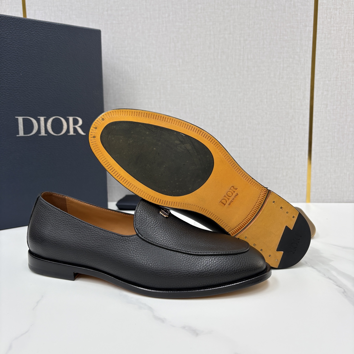 💋💍CD家新品 DIO* TIMELESS 乐福鞋皮鞋 官方 8,600 这款乐福鞋体现经典的优雅气质。采 💋💍CD家新品 DIO* TIMELESS 乐福鞋皮鞋 官方 8,600 这款乐福鞋体现经典的优雅气质。采