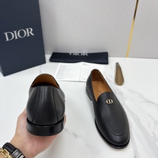 💋💍CD家新品 DIO* TIMELESS 乐福鞋皮鞋 官方 8,600 这款乐福鞋体现经典的优雅气质。采 💋💍CD家新品 DIO* TIMELESS 乐福鞋皮鞋 官方 8,600 这款乐福鞋体现经典的优雅气质。采