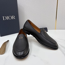 💋💍CD家新品 DIO* TIMELESS 乐福鞋皮鞋 官方 8,600 这款乐福鞋体现经典的优雅气质。采 💋💍CD家新品 DIO* TIMELESS 乐福鞋皮鞋 官方 8,600 这款乐福鞋体现经典的优雅气质。采
