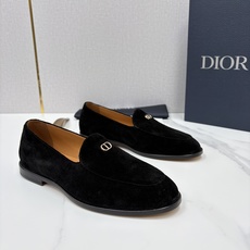 💋💍CD家新品 DIO* TIMELESS 乐福鞋皮鞋 官方 8,600 这款乐福鞋体现经典的优雅气质。采 💋💍CD家新品 DIO* TIMELESS 乐福鞋皮鞋 官方 8,600 这款乐福鞋体现经典的优雅气质。采