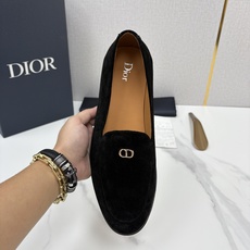 💋💍CD家新品 DIO* TIMELESS 乐福鞋皮鞋 官方 8,600 这款乐福鞋体现经典的优雅气质。采 💋💍CD家新品 DIO* TIMELESS 乐福鞋皮鞋 官方 8,600 这款乐福鞋体现经典的优雅气质。采