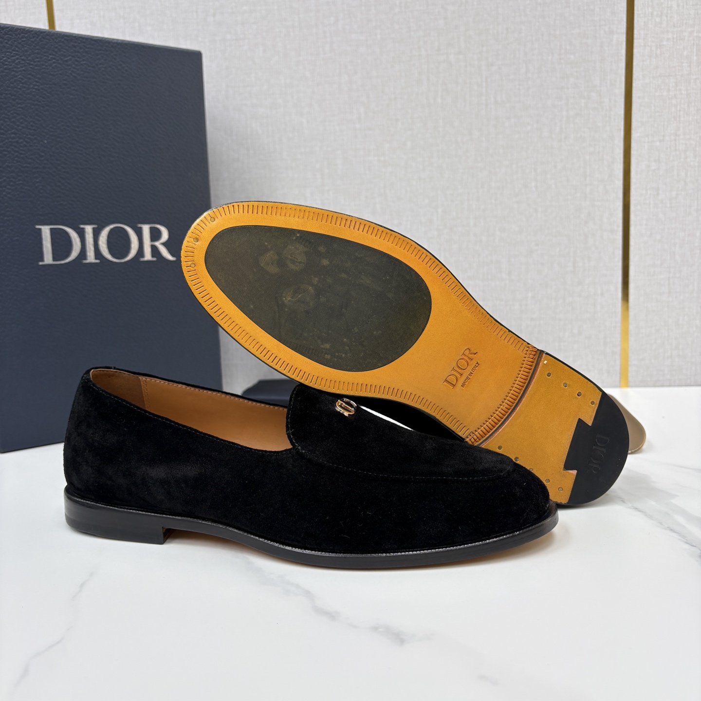 💋💍CD家新品 DIO* TIMELESS 乐福鞋皮鞋 官方 8,600 这款乐福鞋体现经典的优雅气质。采 💋💍CD家新品 DIO* TIMELESS 乐福鞋皮鞋 官方 8,600 这款乐福鞋体现经典的优雅气质。采