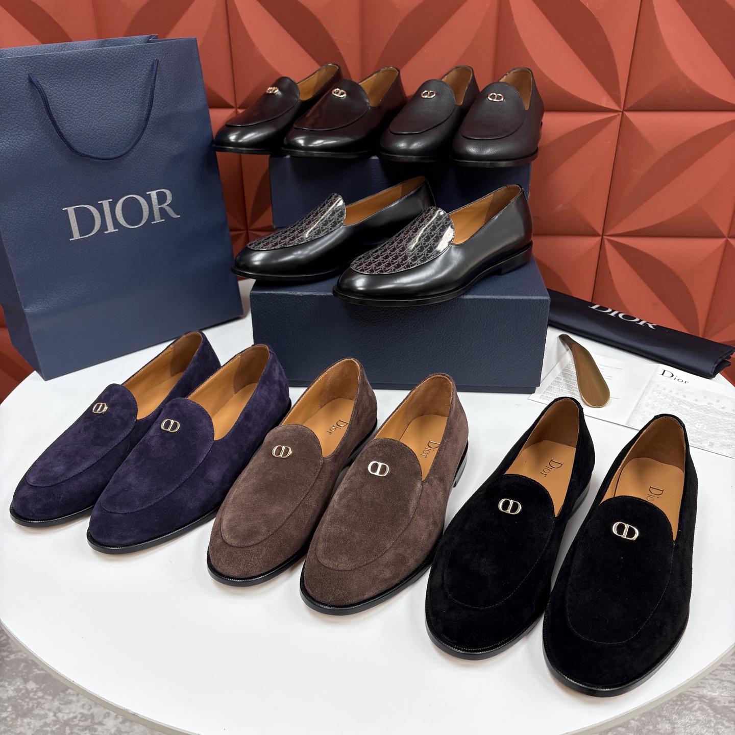 💋💍CD家新品   DIO* TIMELESS 乐福鞋皮鞋   官方   8,600  这款乐福鞋体现经典的优雅气质。采