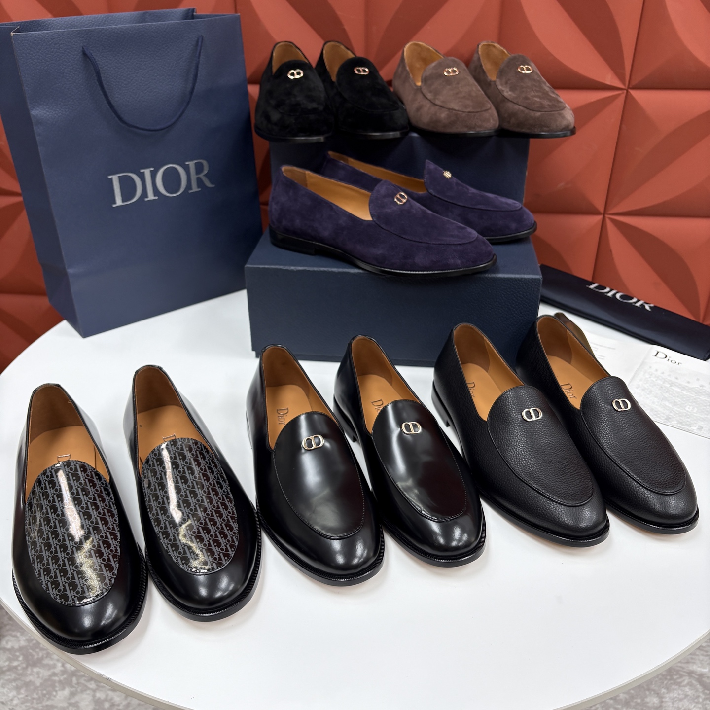 💋💍CD家新品   DIO* TIMELESS 乐福鞋皮鞋   官方   8,600  这款乐福鞋体现经典的优雅气质。采