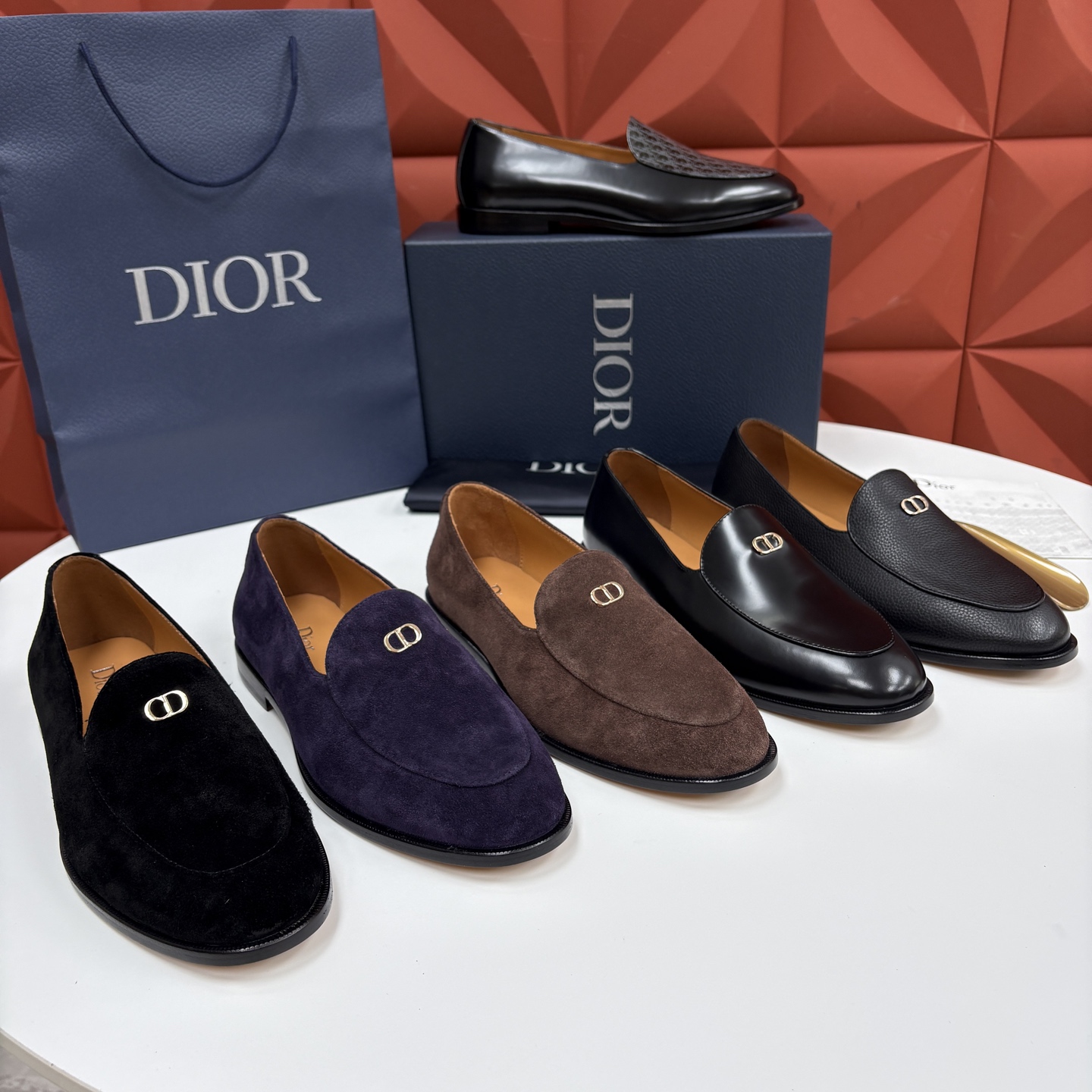 💋💍CD家新品   DIO* TIMELESS 乐福鞋皮鞋   官方   8,600  这款乐福鞋体现经典的优雅气质。采