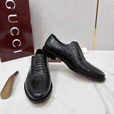 💋💍G家 GUCC* 古-驰 新品男士正装鞋皮鞋 德比鞋鞋型,是优雅与实用的平衡之选。选用细腻有光泽的进口牛皮/ 💋💍G家 GUCC* 古-驰 新品男士正装鞋皮鞋 德比鞋鞋型,是优雅与实用的平衡之选。选用细腻有光泽的进口牛皮/