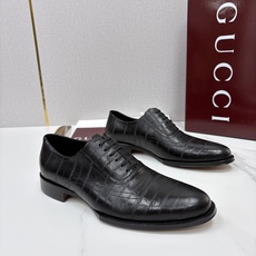 💋💍G家 GUCC* 古-驰 新品男士正装鞋皮鞋 德比鞋鞋型,是优雅与实用的平衡之选。选用细腻有光泽的进口牛皮/ 💋💍G家 GUCC* 古-驰 新品男士正装鞋皮鞋 德比鞋鞋型,是优雅与实用的平衡之选。选用细腻有光泽的进口牛皮/
