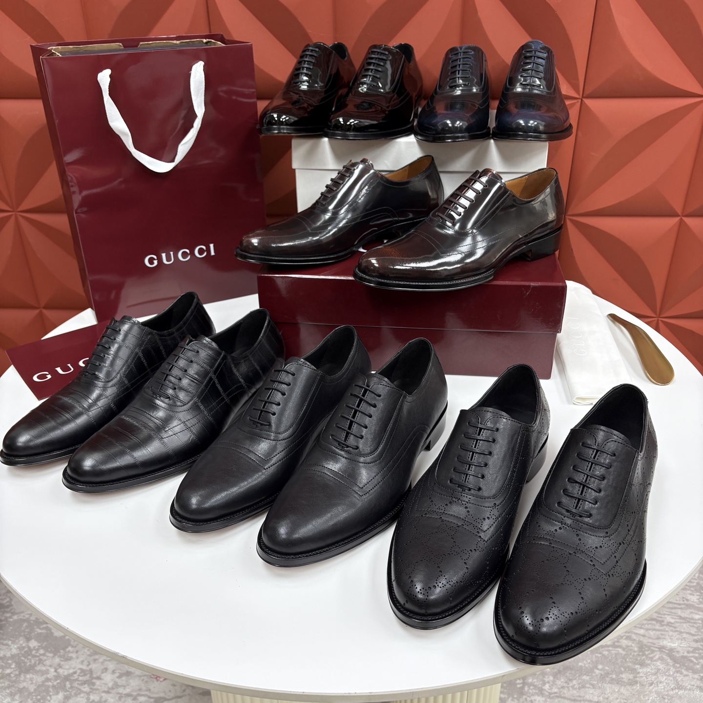 💋💍G家 GUCC* 古-驰 新品男士正装鞋皮鞋 德比鞋鞋型,是优雅与实用的平衡之选。选用细腻有光泽的进口牛皮/ 💋💍G家 GUCC* 古-驰 新品男士正装鞋皮鞋 德比鞋鞋型,是优雅与实用的平衡之选。选用细腻有光泽的进口牛皮/