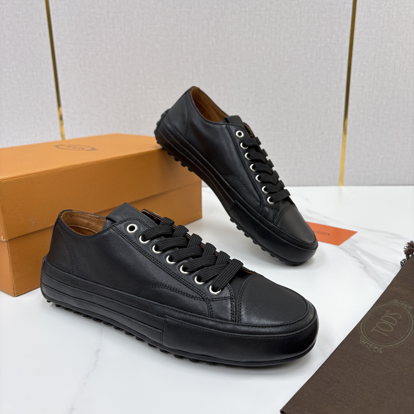 💋💍Tod* 托德~斯 新品运动板鞋 官方 6,310 鞋面采用经典硫化款式板鞋设计,侧面搭配叠加梯式牛皮/ 💋💍Tod* 托德~斯 新品运动板鞋 官方 6,310 鞋面采用经典硫化款式板鞋设计,侧面搭配叠加梯式牛皮/