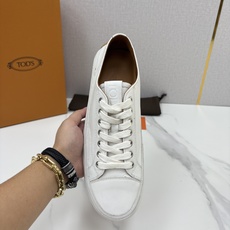 💋💍Tod* 托德~斯 新品运动板鞋 官方 6,310 鞋面采用经典硫化款式板鞋设计,侧面搭配叠加梯式牛皮/ 💋💍Tod* 托德~斯 新品运动板鞋 官方 6,310 鞋面采用经典硫化款式板鞋设计,侧面搭配叠加梯式牛皮/