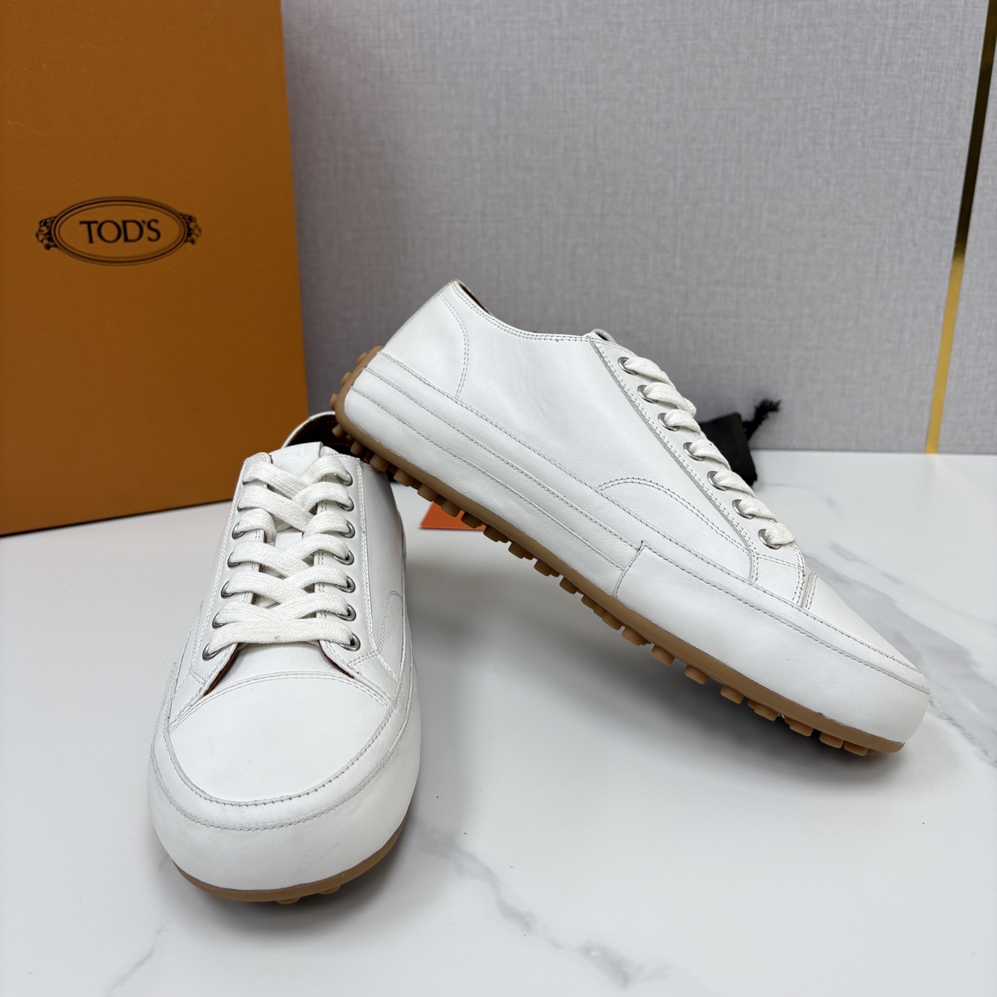 💋💍Tod* 托德~斯 新品运动板鞋 官方 6,310 鞋面采用经典硫化款式板鞋设计,侧面搭配叠加梯式牛皮/ 💋💍Tod* 托德~斯 新品运动板鞋 官方 6,310 鞋面采用经典硫化款式板鞋设计,侧面搭配叠加梯式牛皮/