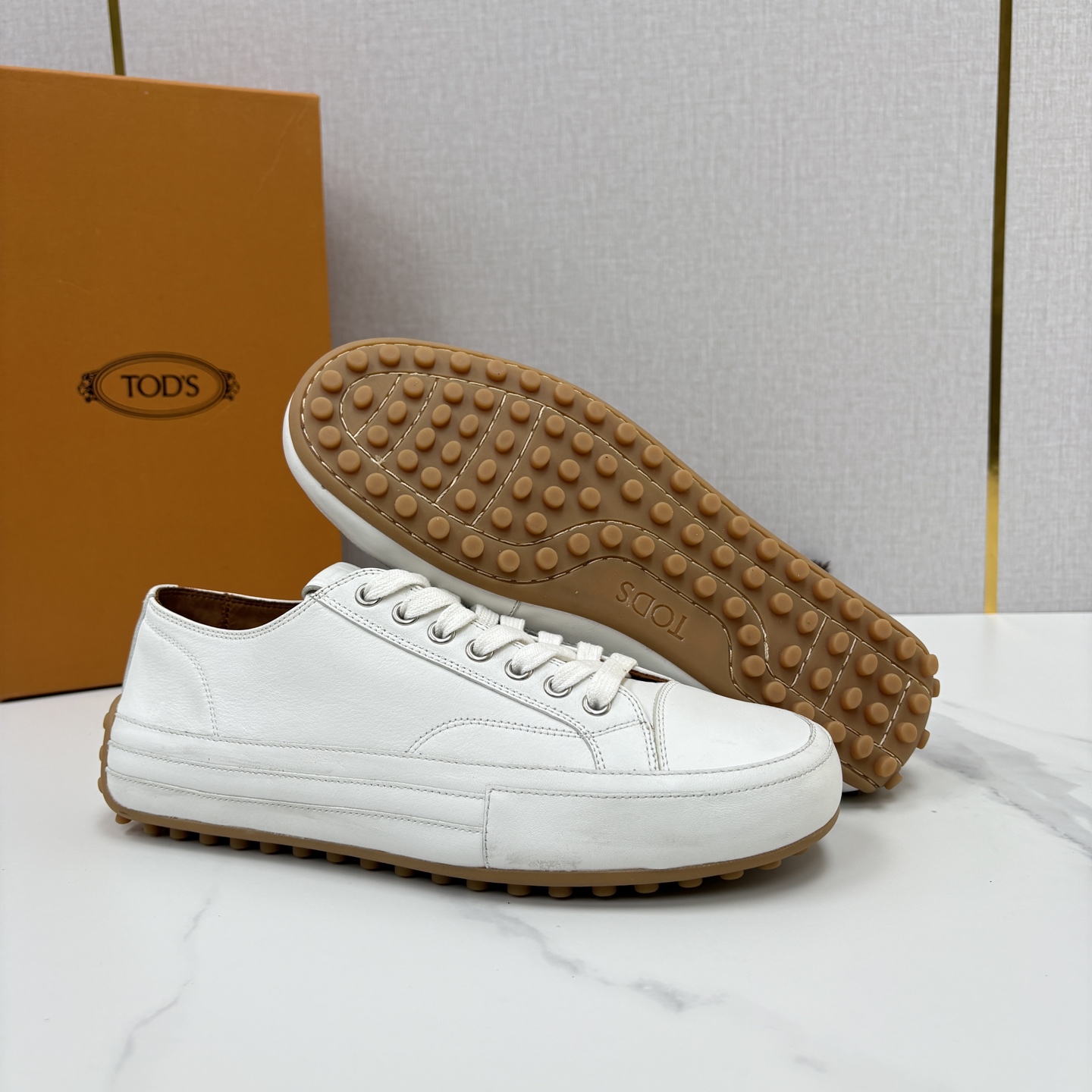 💋💍Tod* 托德~斯 新品运动板鞋 官方 6,310 鞋面采用经典硫化款式板鞋设计,侧面搭配叠加梯式牛皮/ 💋💍Tod* 托德~斯 新品运动板鞋 官方 6,310 鞋面采用经典硫化款式板鞋设计,侧面搭配叠加梯式牛皮/