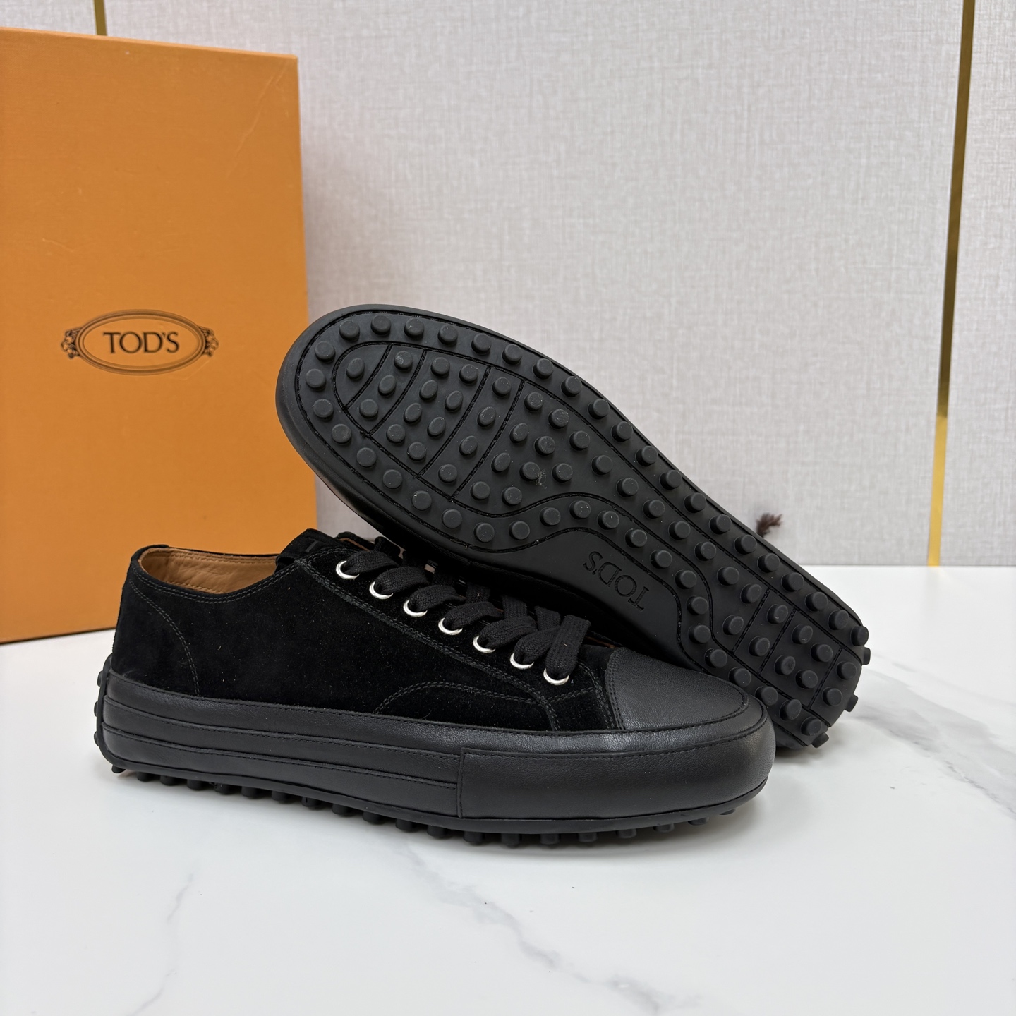 💋💍Tod* 托德~斯 新品运动板鞋 官方 6,310 鞋面采用经典硫化款式板鞋设计,侧面搭配叠加梯式牛皮/ 💋💍Tod* 托德~斯 新品运动板鞋 官方 6,310 鞋面采用经典硫化款式板鞋设计,侧面搭配叠加梯式牛皮/