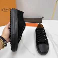💋💍Tod* 托德~斯 新品运动板鞋 官方 6,310 鞋面采用经典硫化款式板鞋设计,侧面搭配叠加梯式牛皮/ 💋💍Tod* 托德~斯 新品运动板鞋 官方 6,310 鞋面采用经典硫化款式板鞋设计,侧面搭配叠加梯式牛皮/