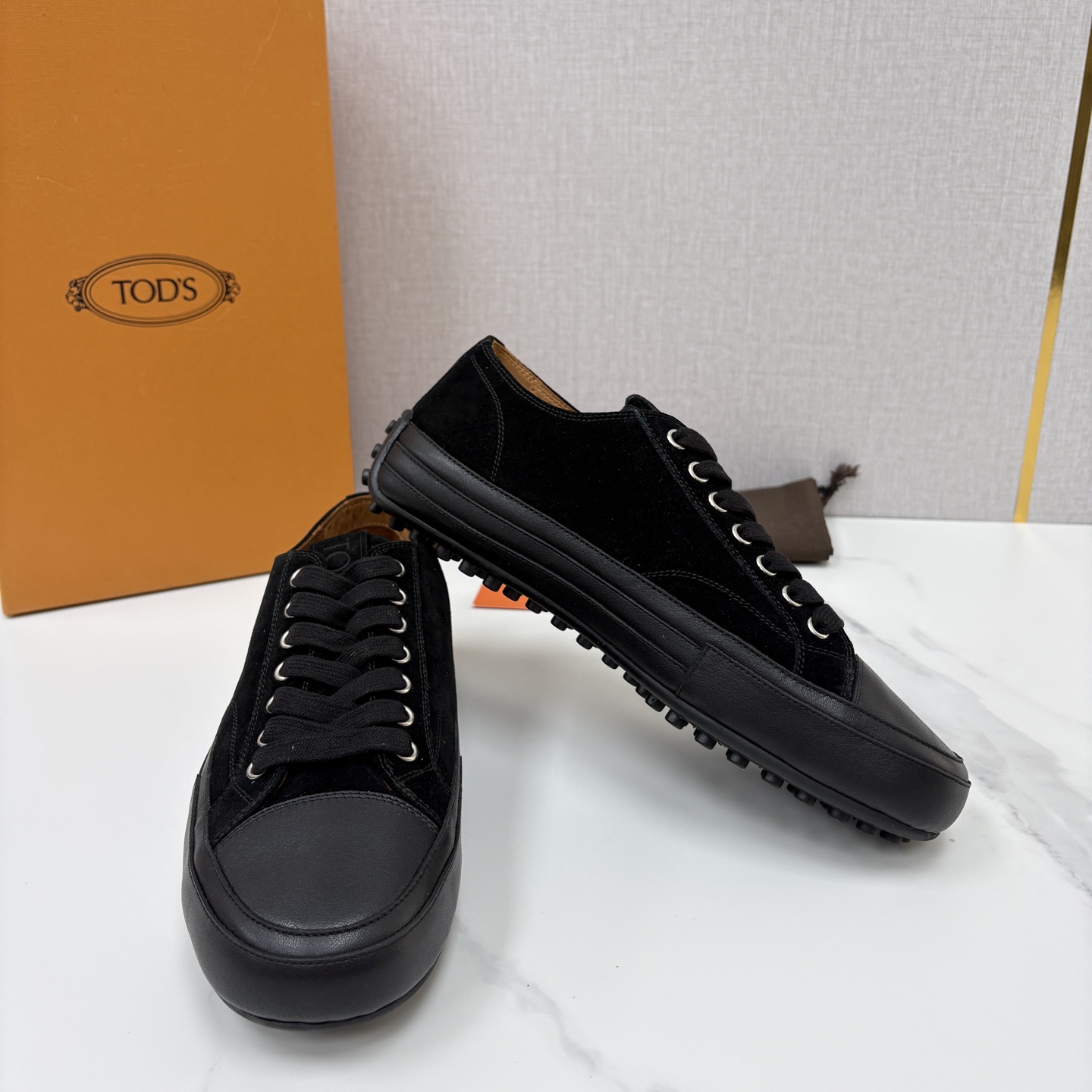 💋💍Tod* 托德~斯 新品运动板鞋 官方 6,310 鞋面采用经典硫化款式板鞋设计,侧面搭配叠加梯式牛皮/ 💋💍Tod* 托德~斯 新品运动板鞋 官方 6,310 鞋面采用经典硫化款式板鞋设计,侧面搭配叠加梯式牛皮/