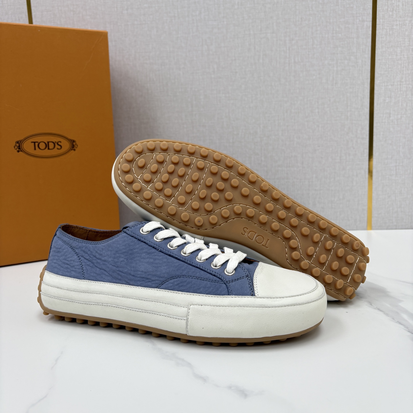 💋💍Tod* 托德~斯 新品运动板鞋 官方 6,310 鞋面采用经典硫化款式板鞋设计,侧面搭配叠加梯式牛皮/ 💋💍Tod* 托德~斯 新品运动板鞋 官方 6,310 鞋面采用经典硫化款式板鞋设计,侧面搭配叠加梯式牛皮/
