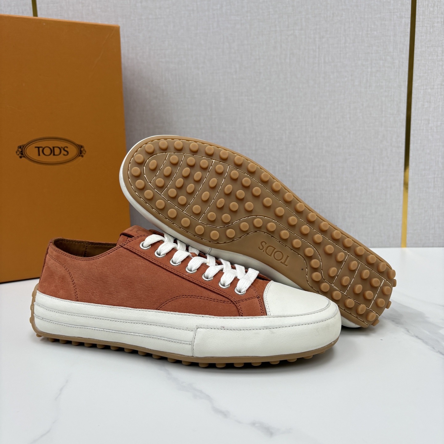 💋💍Tod* 托德~斯 新品运动板鞋 官方 6,310 鞋面采用经典硫化款式板鞋设计,侧面搭配叠加梯式牛皮/ 💋💍Tod* 托德~斯 新品运动板鞋 官方 6,310 鞋面采用经典硫化款式板鞋设计,侧面搭配叠加梯式牛皮/