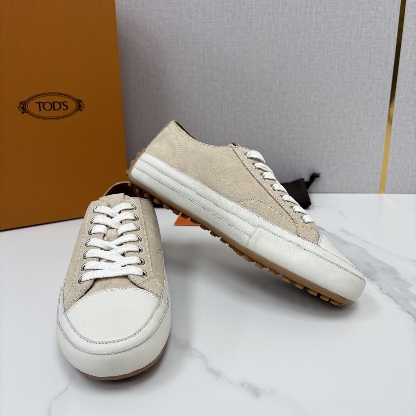 💋💍Tod* 托德~斯 新品运动板鞋 官方 6,310 鞋面采用经典硫化款式板鞋设计,侧面搭配叠加梯式牛皮/ 💋💍Tod* 托德~斯 新品运动板鞋 官方 6,310 鞋面采用经典硫化款式板鞋设计,侧面搭配叠加梯式牛皮/