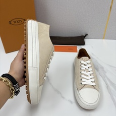 💋💍Tod* 托德~斯 新品运动板鞋 官方 6,310 鞋面采用经典硫化款式板鞋设计,侧面搭配叠加梯式牛皮/ 💋💍Tod* 托德~斯 新品运动板鞋 官方 6,310 鞋面采用经典硫化款式板鞋设计,侧面搭配叠加梯式牛皮/