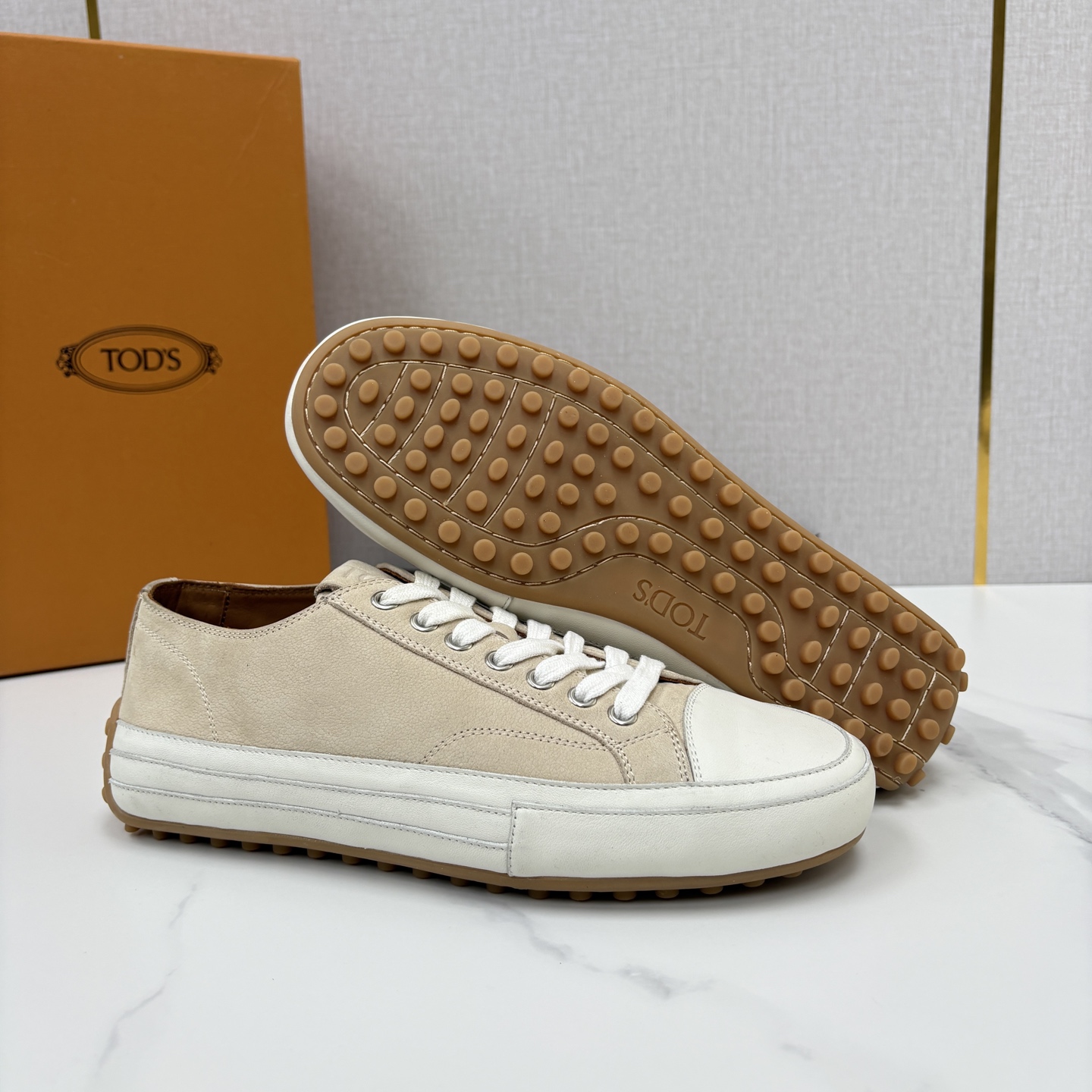💋💍Tod* 托德~斯 新品运动板鞋 官方 6,310 鞋面采用经典硫化款式板鞋设计,侧面搭配叠加梯式牛皮/ 💋💍Tod* 托德~斯 新品运动板鞋 官方 6,310 鞋面采用经典硫化款式板鞋设计,侧面搭配叠加梯式牛皮/
