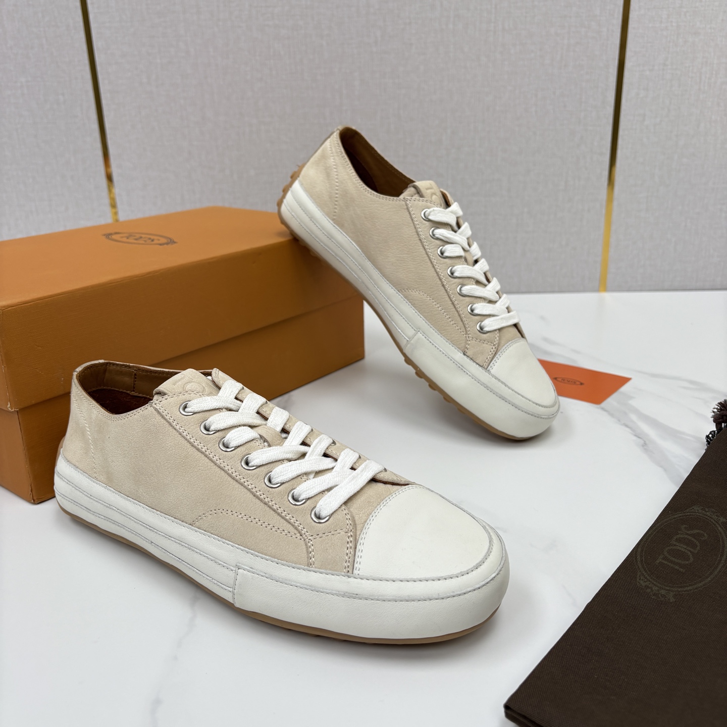 💋💍Tod* 托德~斯 新品运动板鞋 官方 6,310 鞋面采用经典硫化款式板鞋设计,侧面搭配叠加梯式牛皮/ 💋💍Tod* 托德~斯 新品运动板鞋 官方 6,310 鞋面采用经典硫化款式板鞋设计,侧面搭配叠加梯式牛皮/