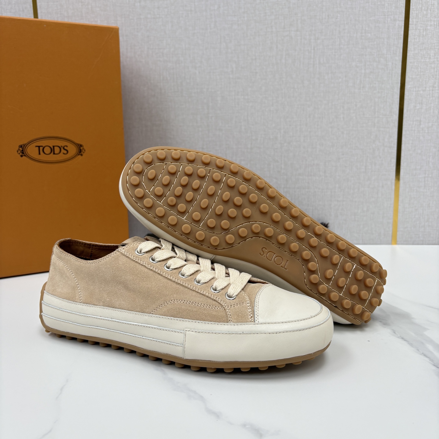 💋💍Tod* 托德~斯 新品运动板鞋 官方 6,310 鞋面采用经典硫化款式板鞋设计,侧面搭配叠加梯式牛皮/ 💋💍Tod* 托德~斯 新品运动板鞋 官方 6,310 鞋面采用经典硫化款式板鞋设计,侧面搭配叠加梯式牛皮/