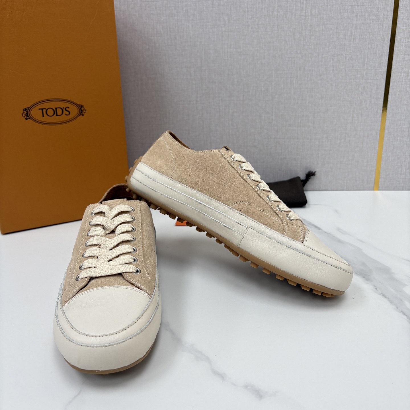💋💍Tod* 托德~斯 新品运动板鞋 官方 6,310 鞋面采用经典硫化款式板鞋设计,侧面搭配叠加梯式牛皮/ 💋💍Tod* 托德~斯 新品运动板鞋 官方 6,310 鞋面采用经典硫化款式板鞋设计,侧面搭配叠加梯式牛皮/