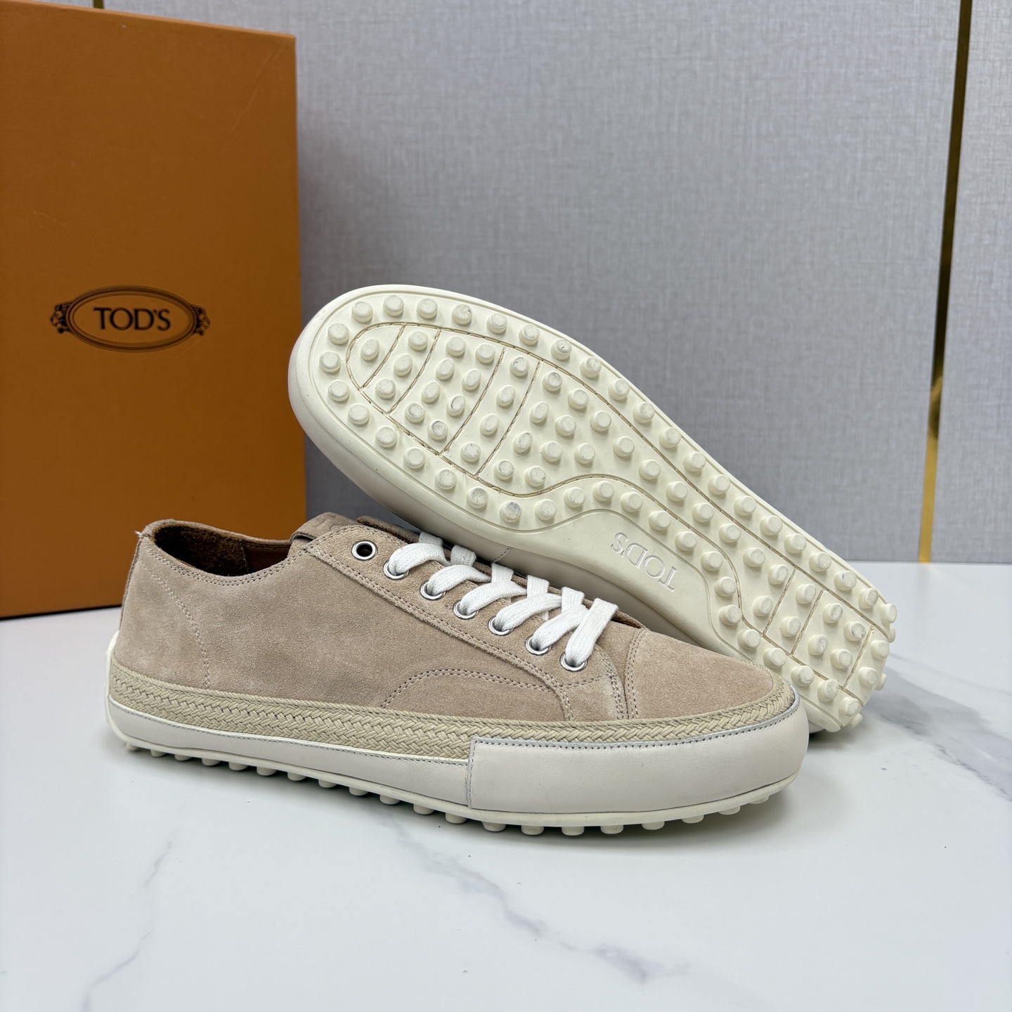 💋💍Tod* 托德~斯 新品运动板鞋 官方 6,310 鞋面采用经典硫化款式板鞋设计,侧面搭配叠加梯式牛皮/ 💋💍Tod* 托德~斯 新品运动板鞋 官方 6,310 鞋面采用经典硫化款式板鞋设计,侧面搭配叠加梯式牛皮/