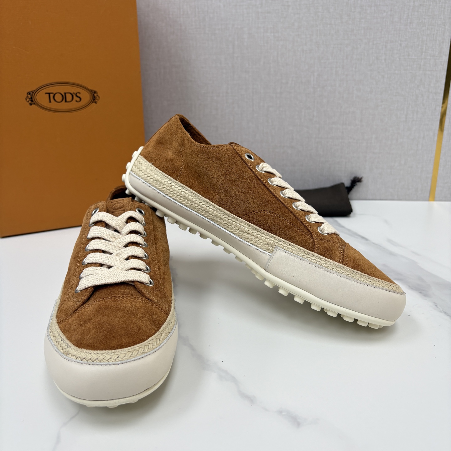 💋💍Tod* 托德~斯 新品运动板鞋 官方 6,310 鞋面采用经典硫化款式板鞋设计,侧面搭配叠加梯式牛皮/ 💋💍Tod* 托德~斯 新品运动板鞋 官方 6,310 鞋面采用经典硫化款式板鞋设计,侧面搭配叠加梯式牛皮/