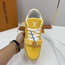 💋💍L家新品 TRAINER 魔术贴系列运动鞋 官方 11,100 本款L*V Trainer 运动鞋以牛皮 💋💍L家新品 TRAINER 魔术贴系列运动鞋 官方 11,100 本款L*V Trainer 运动鞋以牛皮