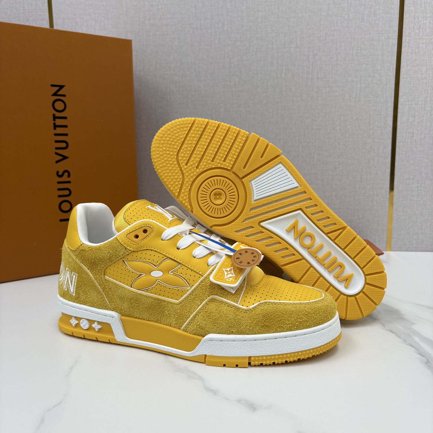 💋💍L家新品 TRAINER 魔术贴系列运动鞋 官方 11,100 本款L*V Trainer 运动鞋以牛皮 💋💍L家新品 TRAINER 魔术贴系列运动鞋 官方 11,100 本款L*V Trainer 运动鞋以牛皮