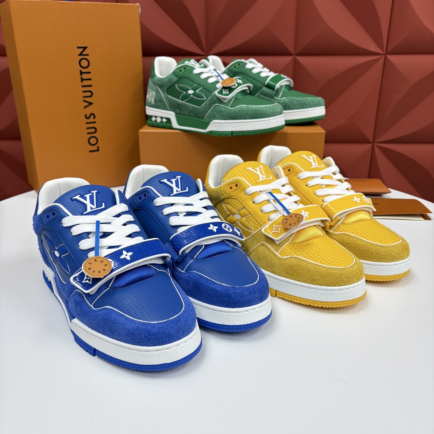 💋💍L家新品 TRAINER 魔术贴系列运动鞋 官方 11,100 本款L*V Trainer 运动鞋以牛皮 💋💍L家新品 TRAINER 魔术贴系列运动鞋 官方 11,100 本款L*V Trainer 运动鞋以牛皮
